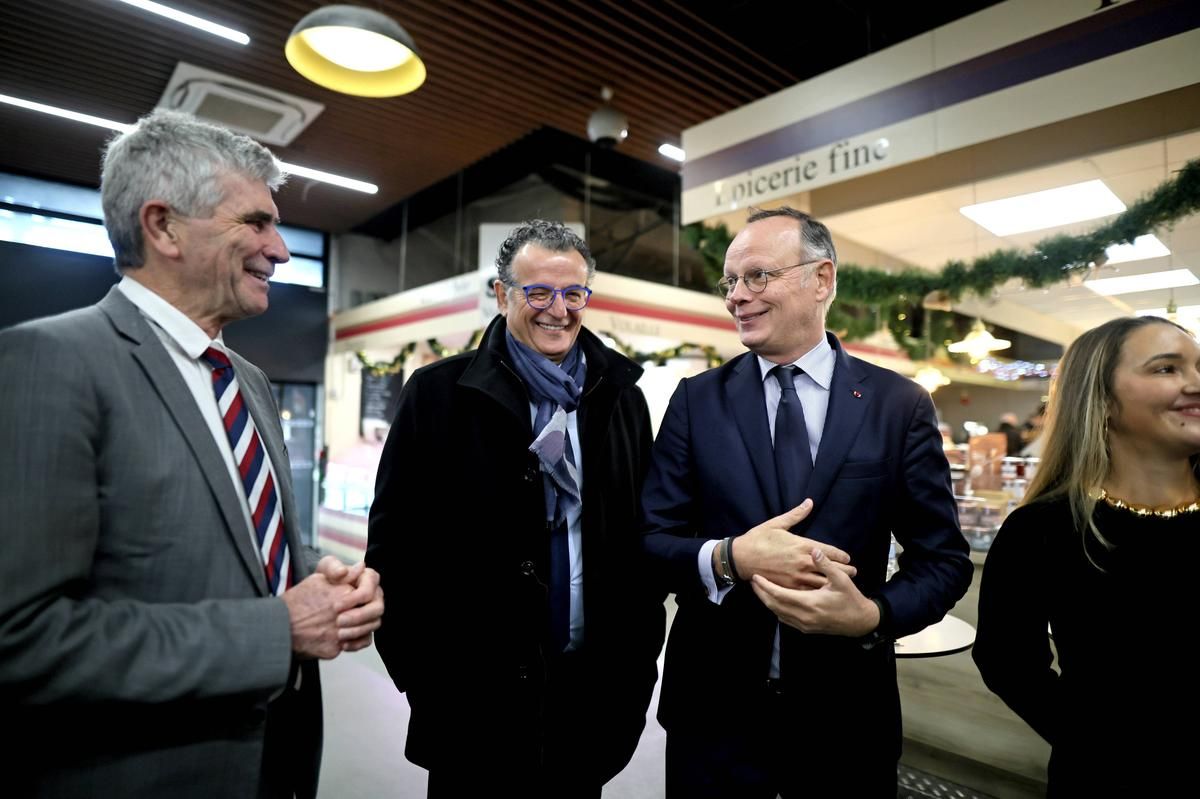 Édouard Philippe défend la puissance retrouvée de la France à Agen