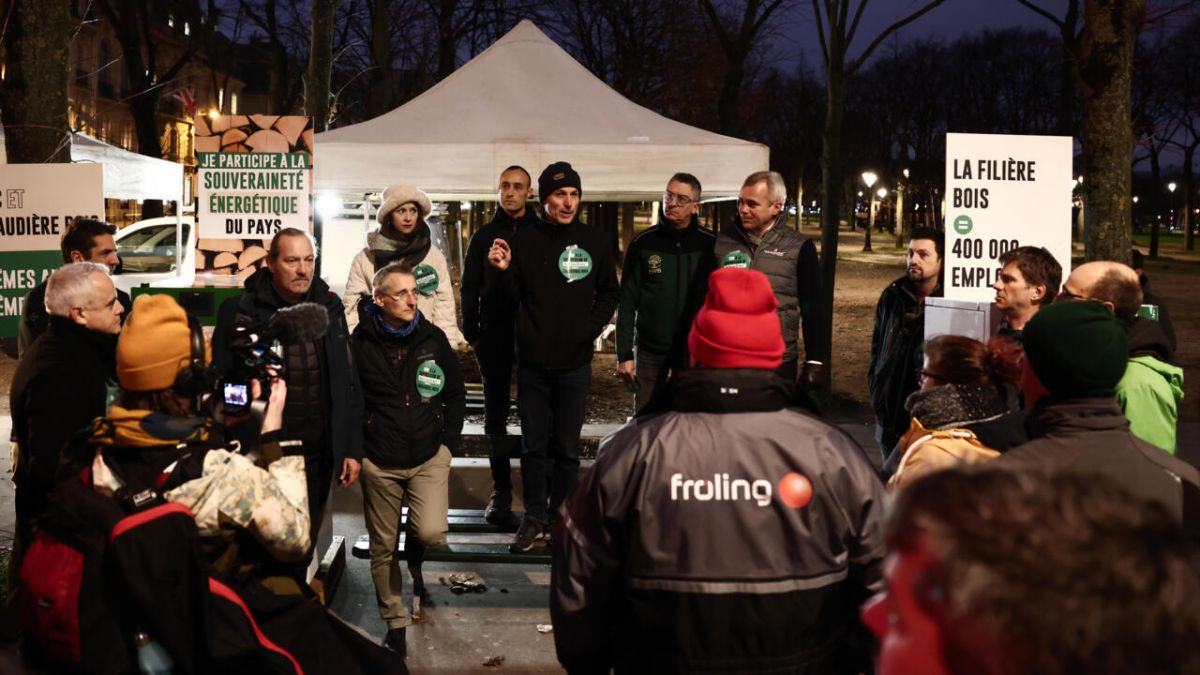 Les chaudiéristes bois plongent dans la rue pour défendre leurs droits