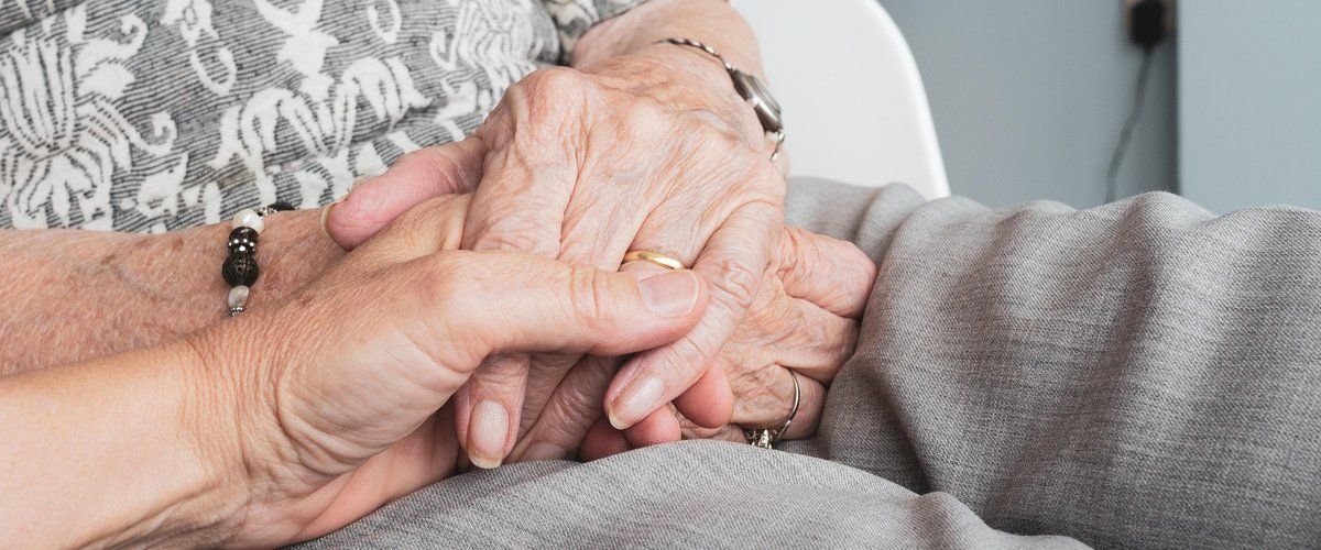 Un acte héroïque à Bordeaux : une retraitée sauve son collier grâce à un témoin courageux