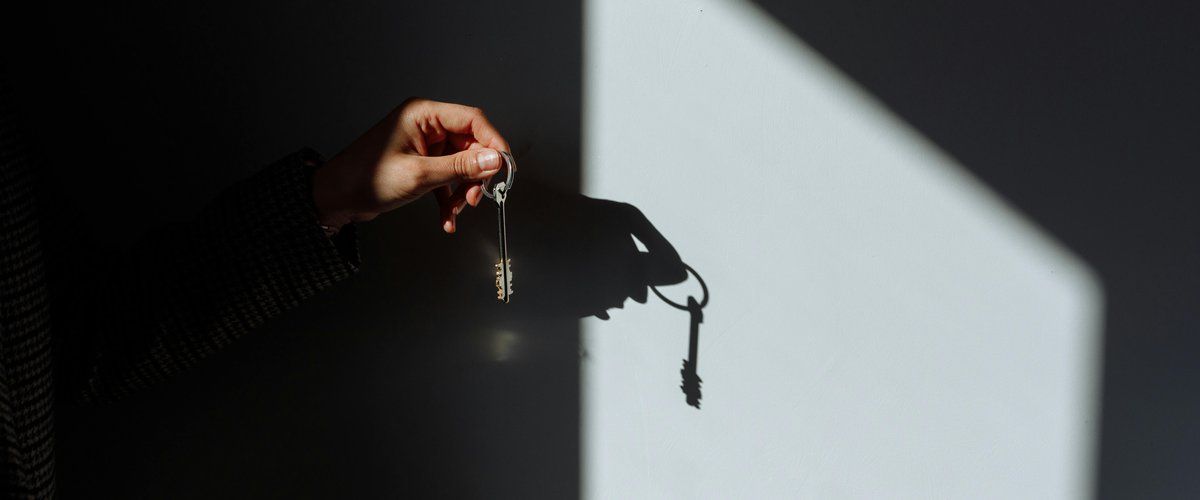 Un retraité fait face à un squatteur : l'expulsion inattendue d'un appartement à Romainville