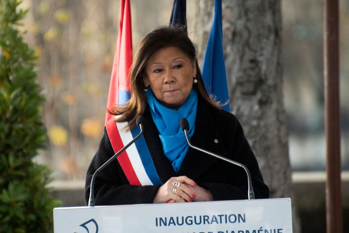 La maire du 8e rembourse ses dépenses vestimentaires : un geste très attendu