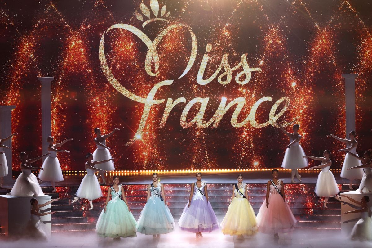 Un costume d'huître fait sensation au défilé de Miss France 2026