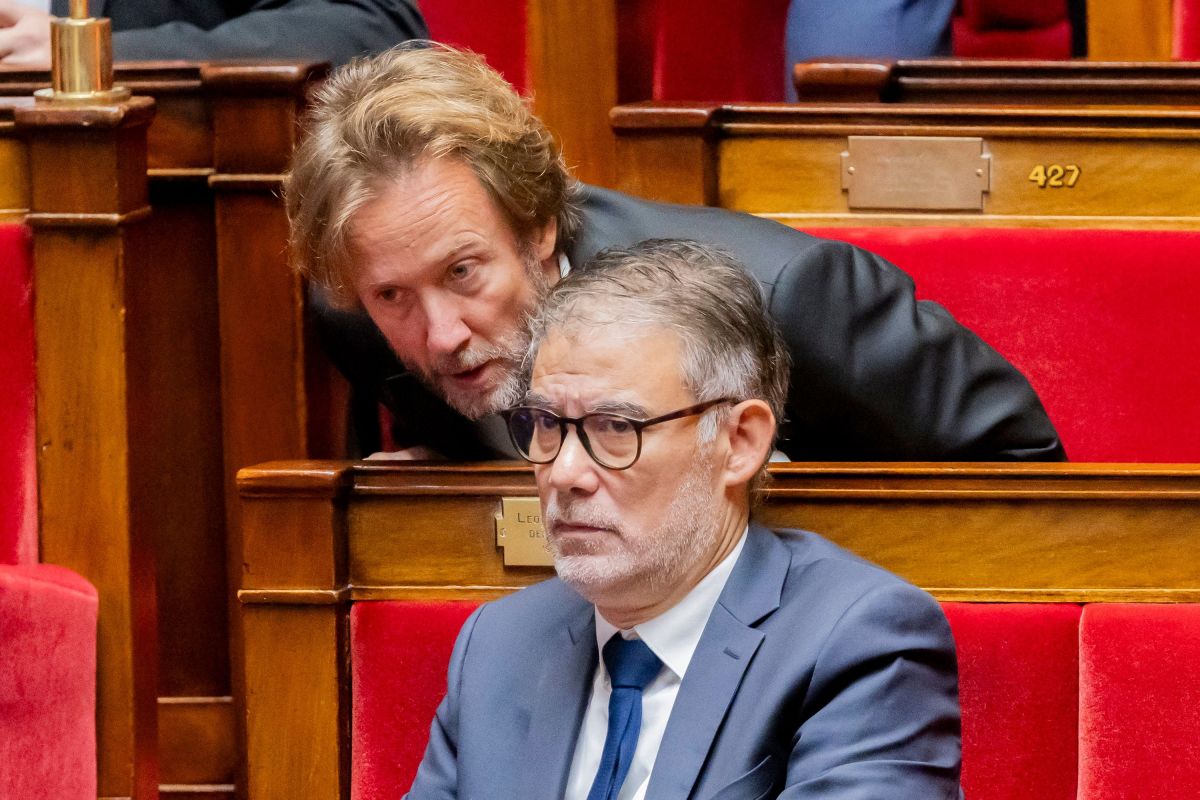 Le PS face à ses contradictions : un appel silencieux au 49.3