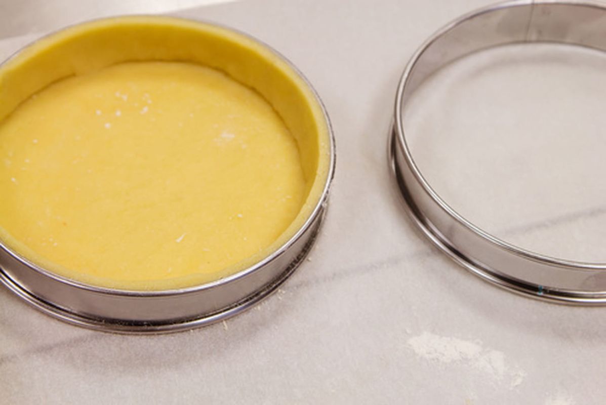 Les étapes essentielles pour foncer un cercle à tarte