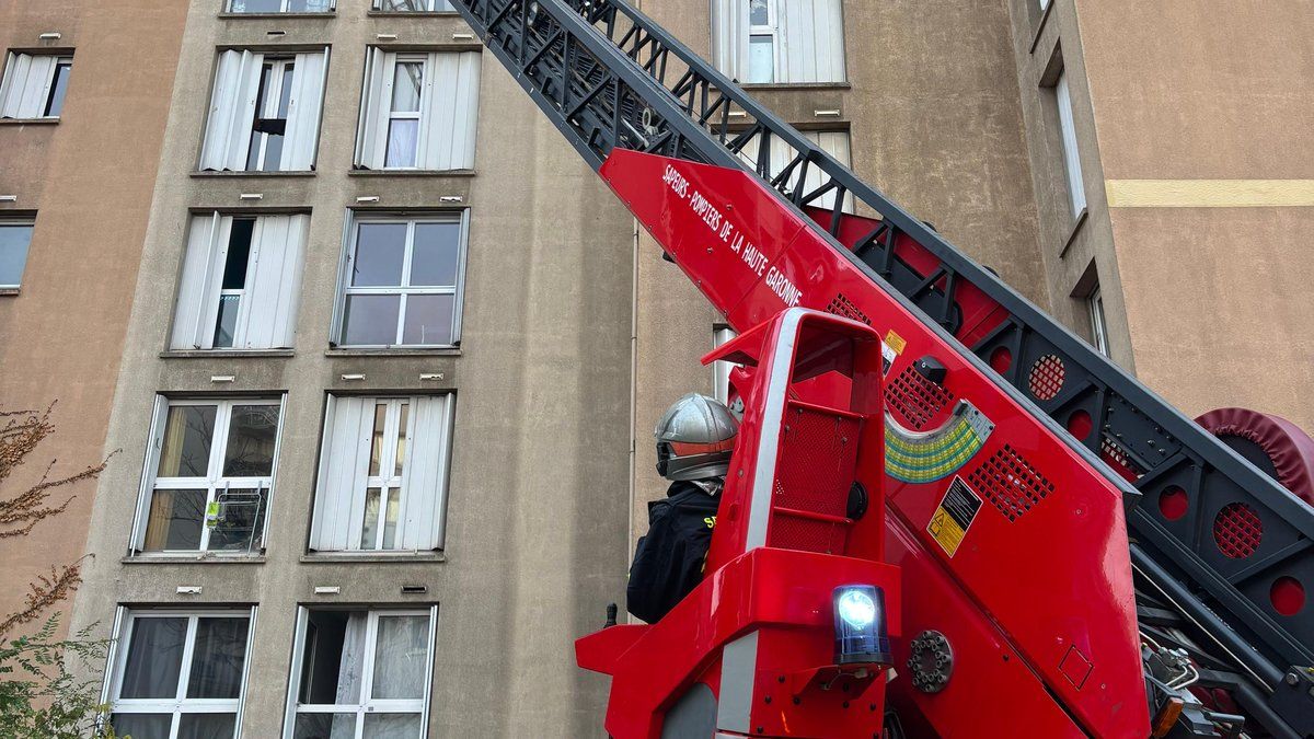 Un incendie spectaculaire ravage un appartement à Toulouse