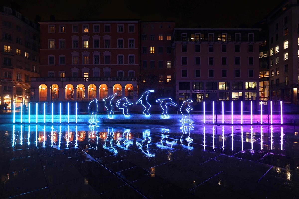 Des slogans anti-police perturbent la Fête des Lumières à Lyon