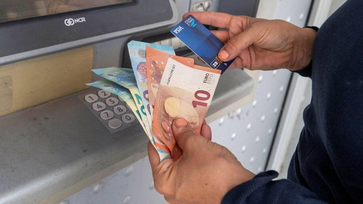 Vers une renaissance du cash : un député promeut le cashback face à la disparition des distributeurs
