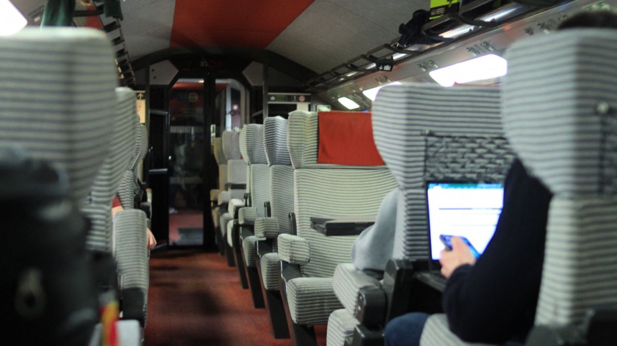 Une mère face à la justice après avoir violenté son fils dans un TGV