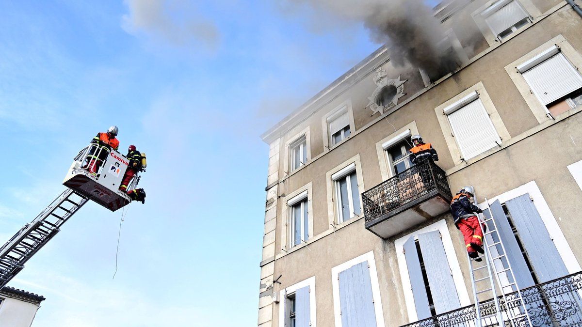 Des pompiers héroïques récompensés après un incendie à Davilla