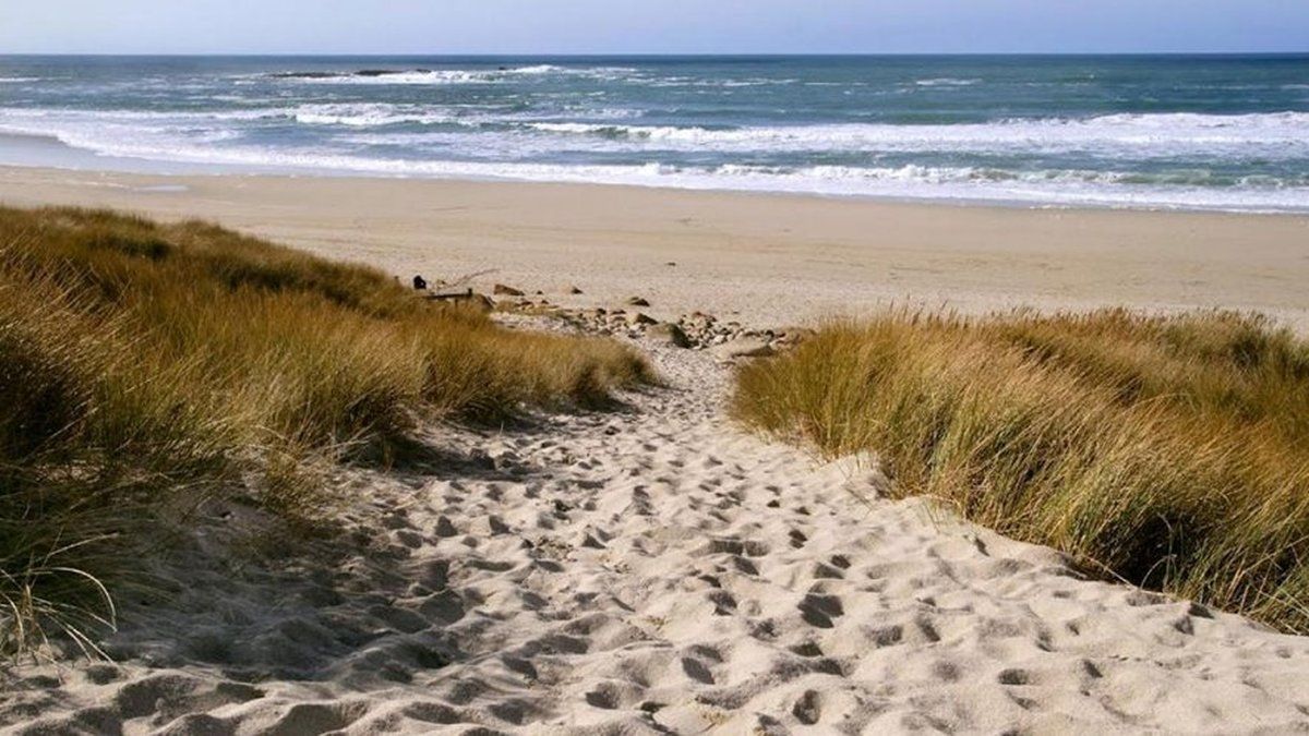 Un randonneur piégé par la marée : un sauvetage spectaculaire en Normandie
