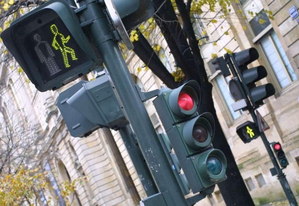 Un automobiliste ivre s'endort au feu rouge à Bordeaux : une situation dangereuse