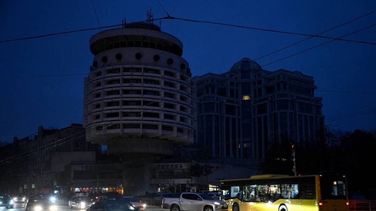 Zelensky prêt à des élections en Ukraine : les enjeux de la sécurité et des négociations internationales