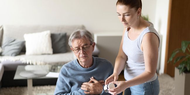 Les différences entre auxiliaires de vie sociale et aides à domicile