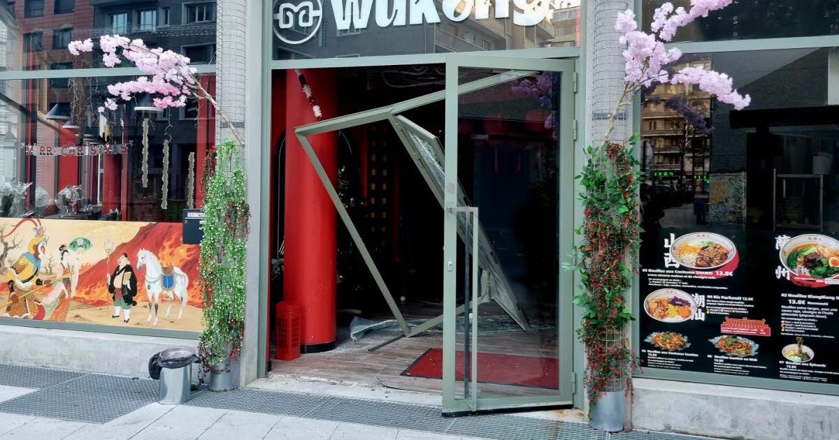 Une attaque surréaliste : une voiture bélier fracasse la vitrine d'un restaurant grenoblois