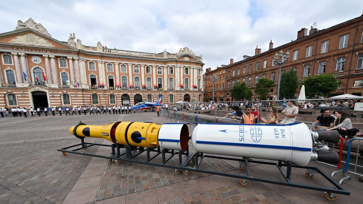 Les Ailes Anciennes honorées pour leur chef-d'œuvre, la fusée Topaze
