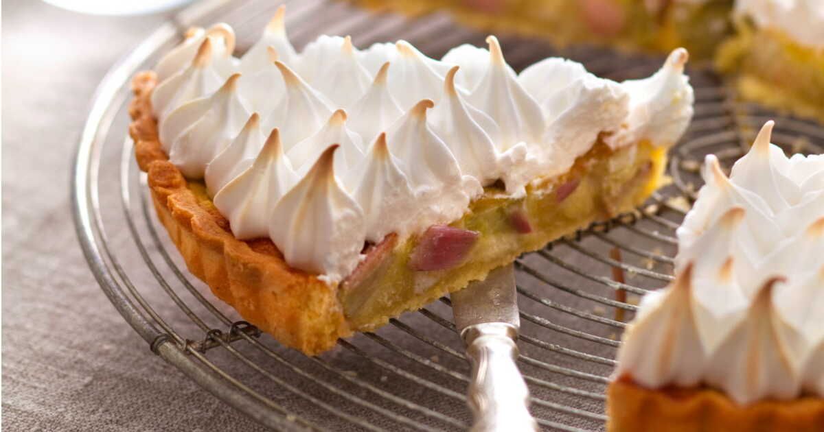 La tarte à la rhubarbe meringuée : un dessert qui fait craquer