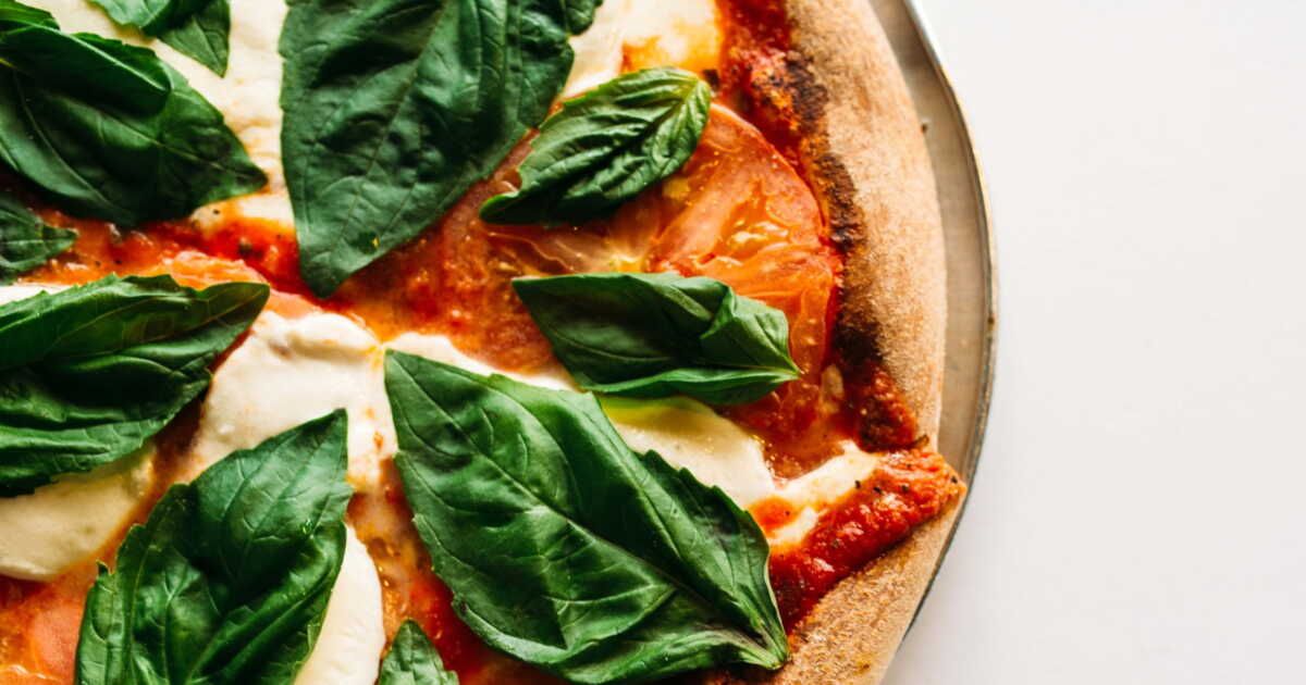 Découvrez l'art de la pizza maison : secrets et astuces pour réussir toutes vos recettes