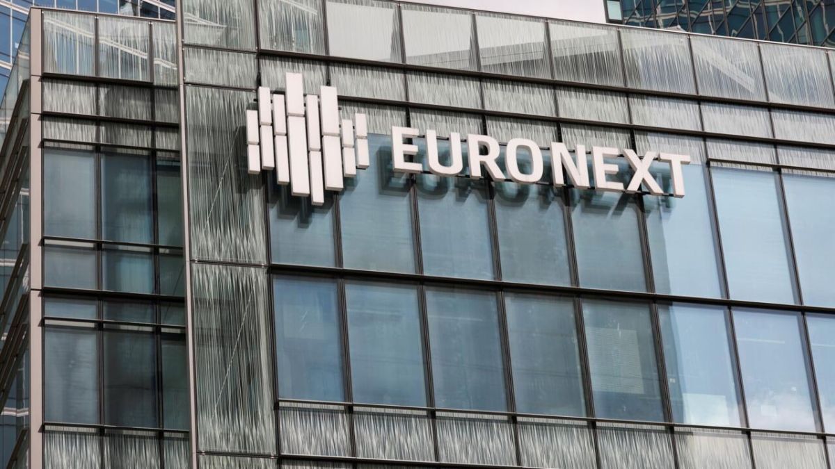 La Bourse de Paris oscille, entre espoirs diplomatiques et attentes économiques