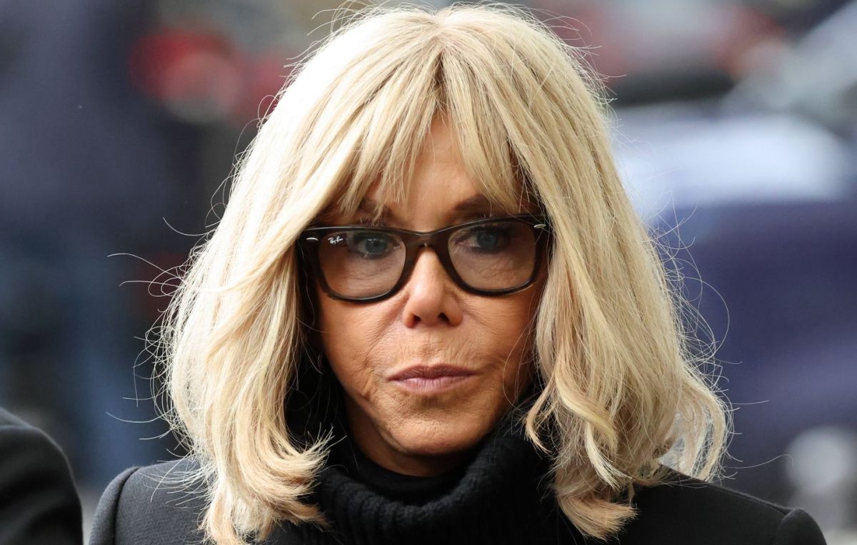 Brigitte Macron face à une plainte féministe après des propos controversés