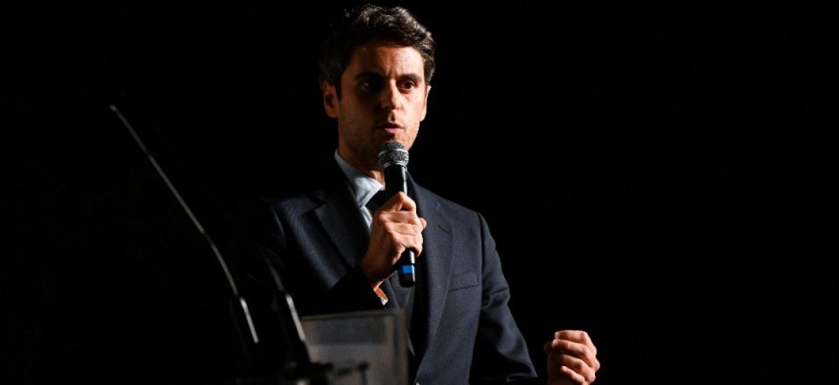 Une affiche de Noël controversée pour Gabriel Attal