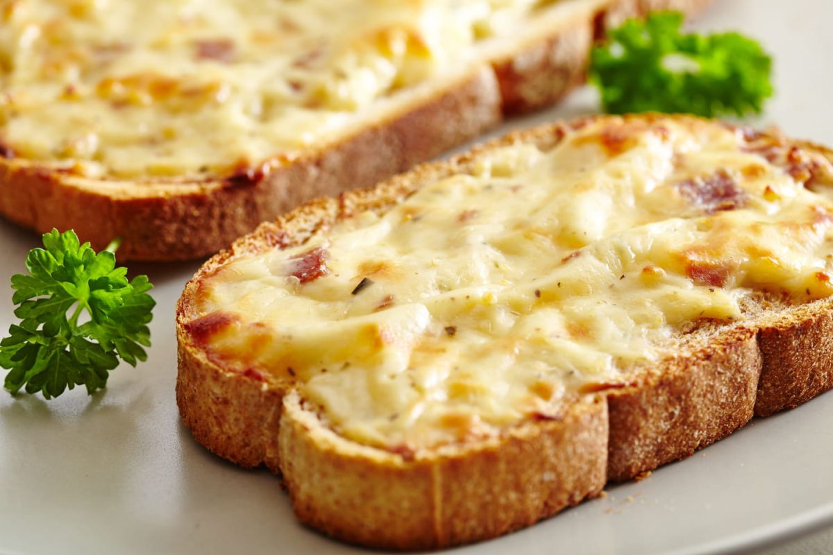 Un toast au fromage léger qui réinvente le croque-monsieur