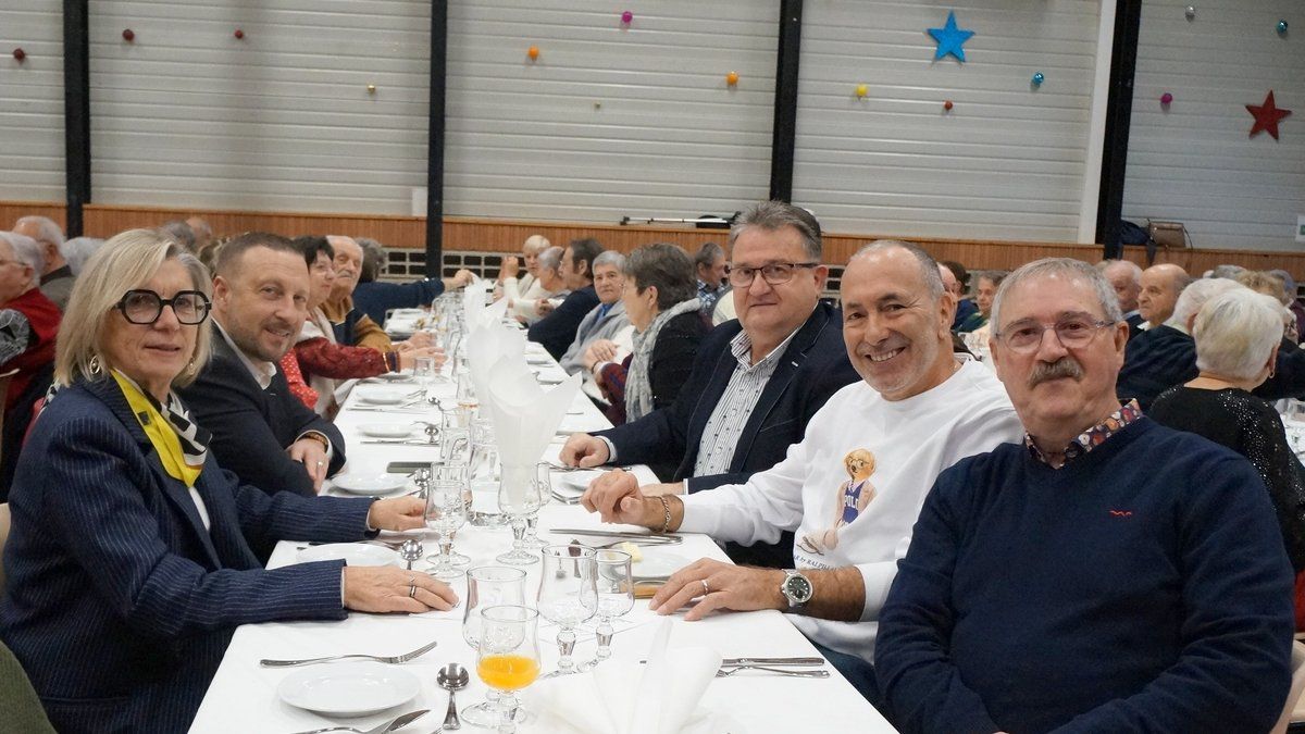 Un repas festif réunissant 155 retraités pour célébrer la fin d'année à Cunac