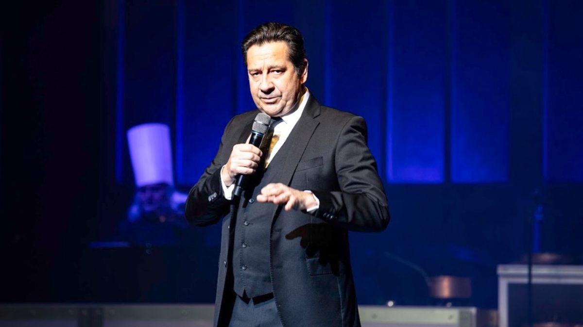 Laurent Gerra se moque d'Emmanuel Denis : une soirée hilarante à Tours