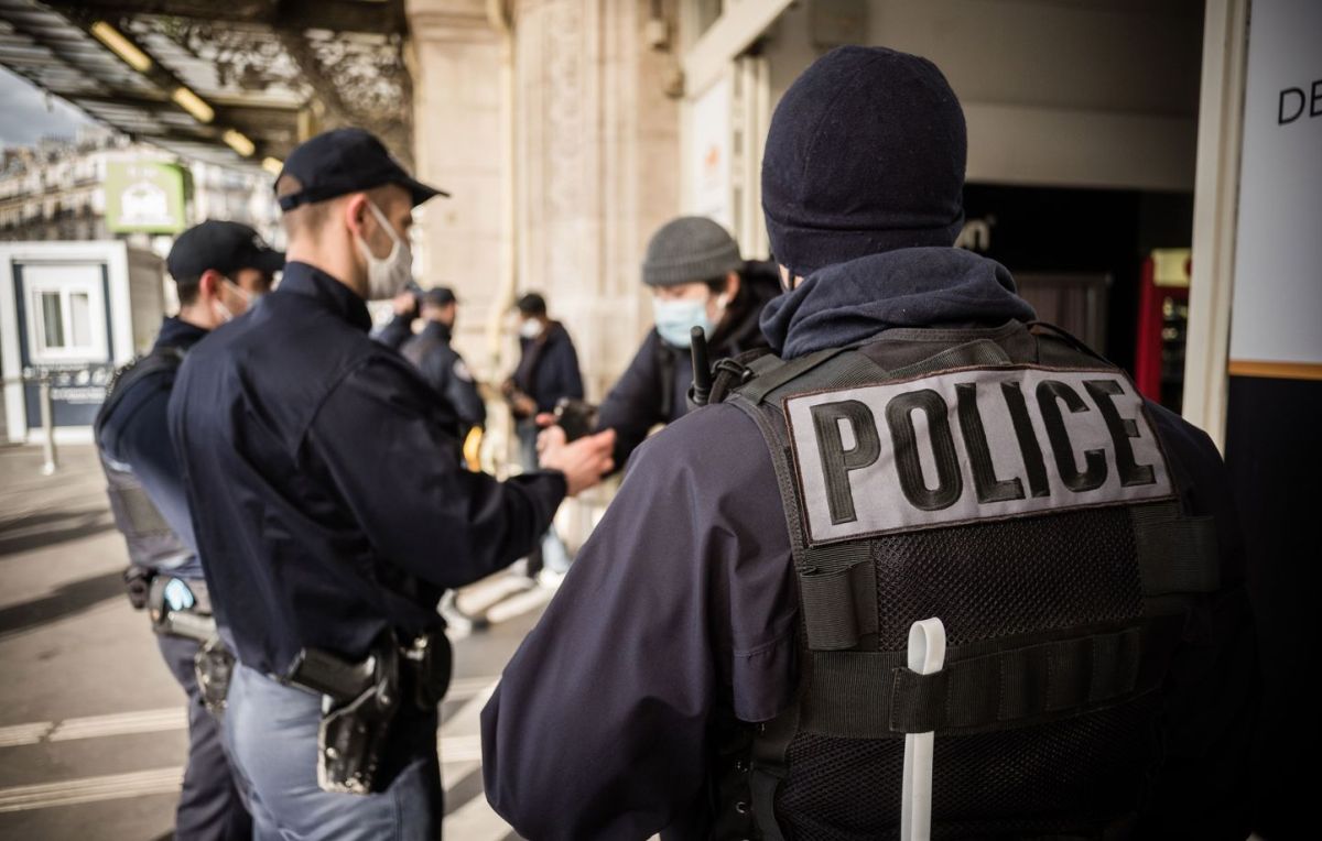 Un homme armé interpellé devant la mairie d'Angers : un incident évité de justesse