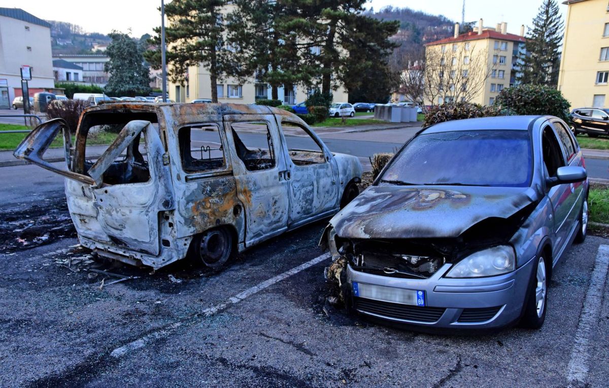 Incendies et interpellations : un Nouvel An agité en France