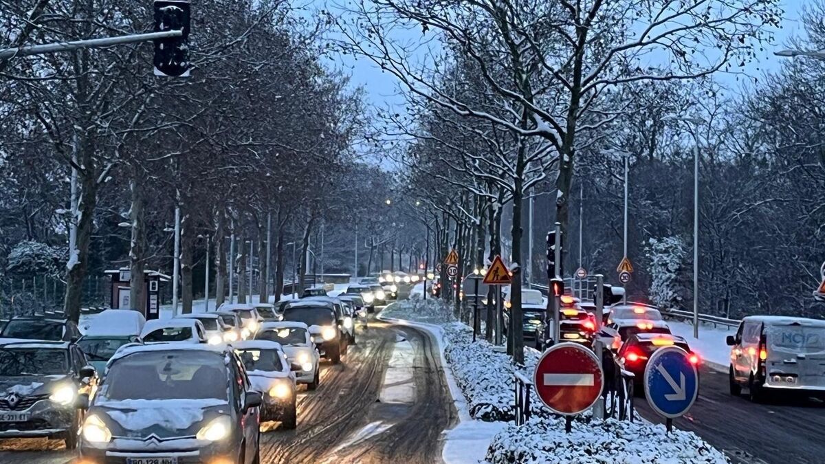 Circulation chaotique en Île-de-France sous la neige : un drame sur les routes