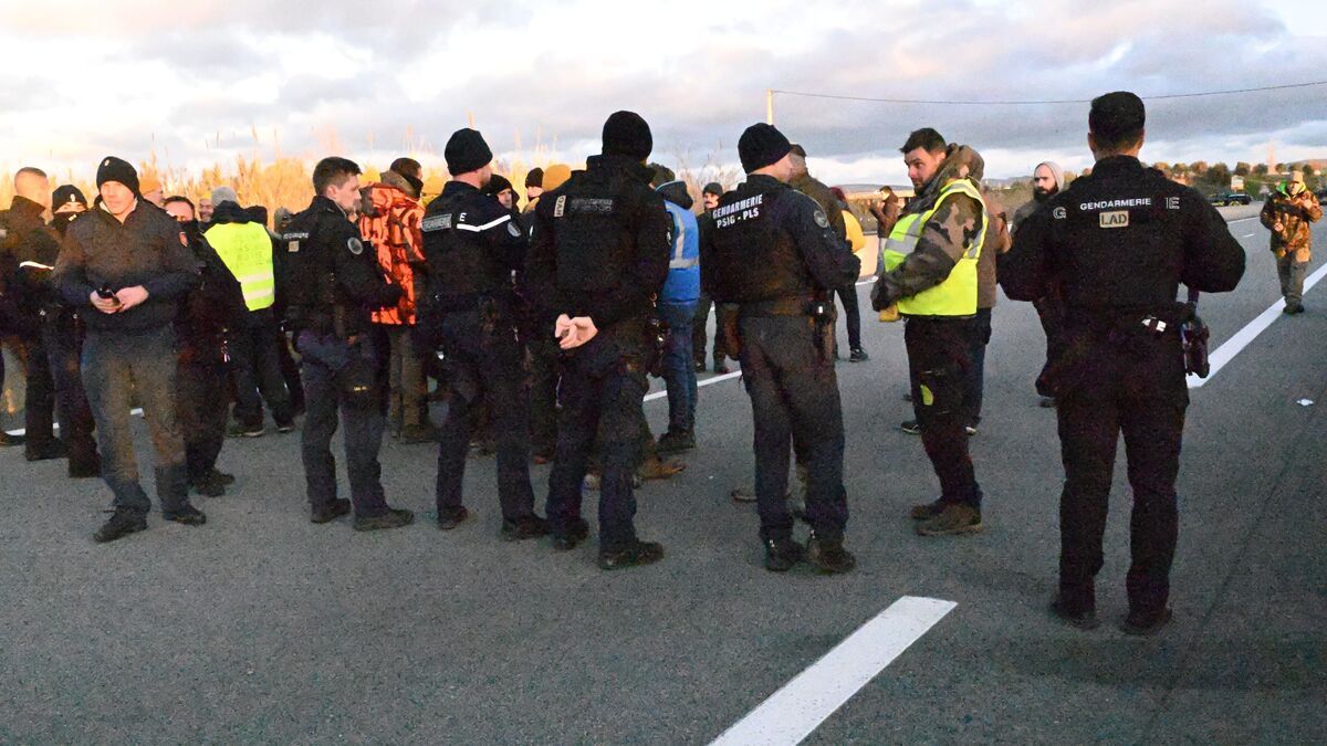 Agriculteurs en colère : la lutte se renforce face à la fermeture des autoroutes