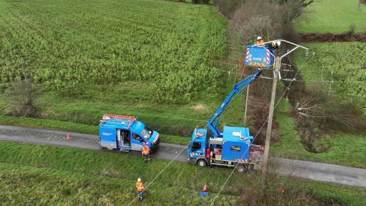 Le passage de la tempête Goretti : des milliers de foyers toujours dans l’obscurité