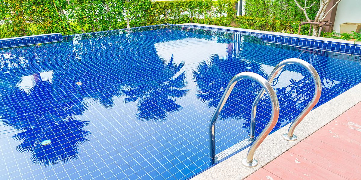 Misez sur le brome pour une piscine éclatante et douce
