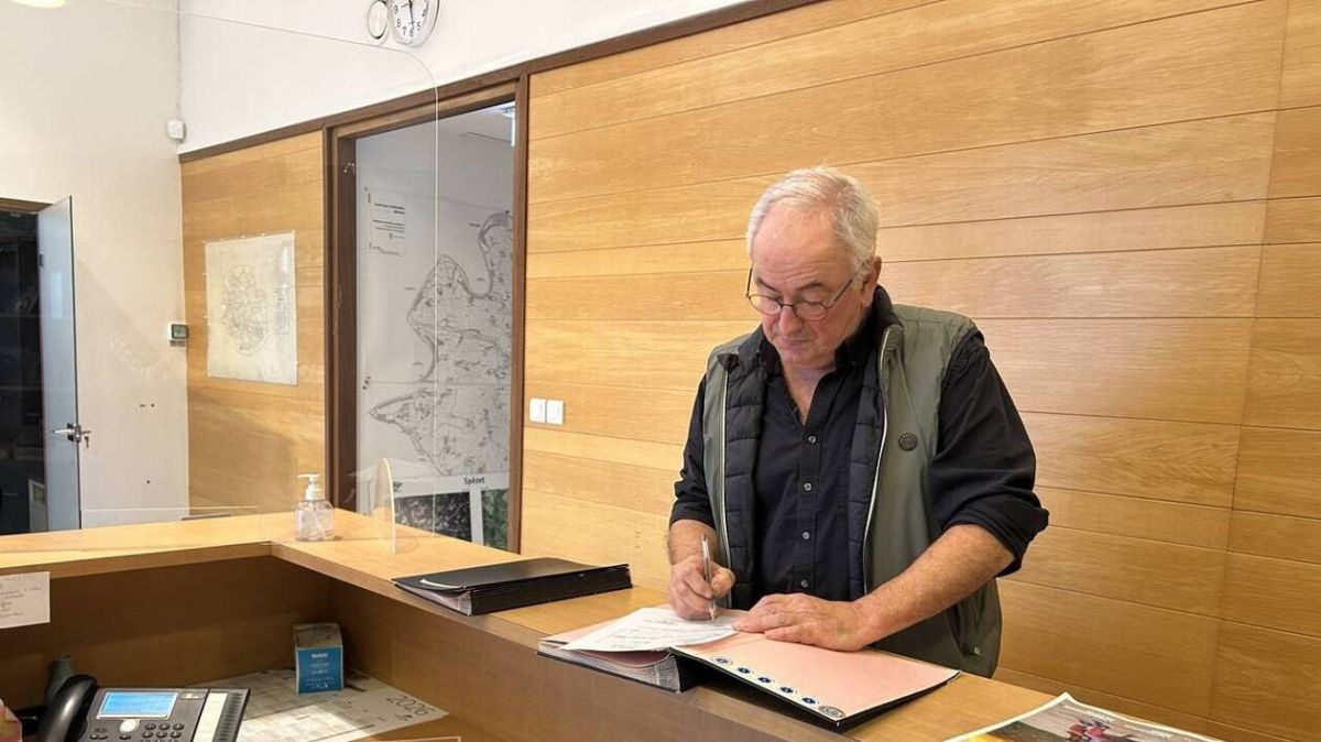 L'engagement d'un maire d'un petit village en Finistère : entre défis et réussites