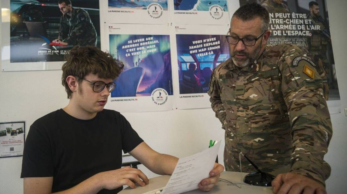 Des jeunes s'engagent pour un avenir : le service militaire volontaire à l'honneur
