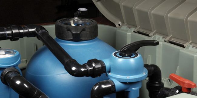 Changer le sable de votre filtre à piscine : guide pratique