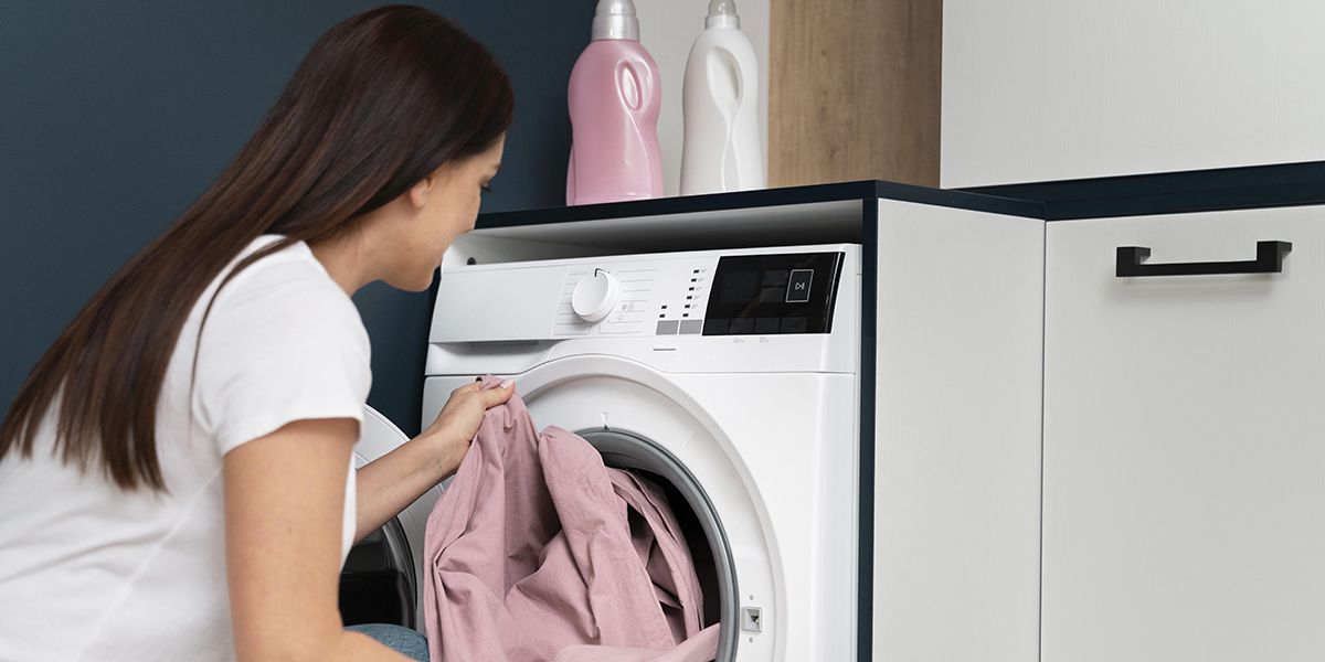 mettre de la lessive dans le bac d'adoucissant : quelles conséquences ?