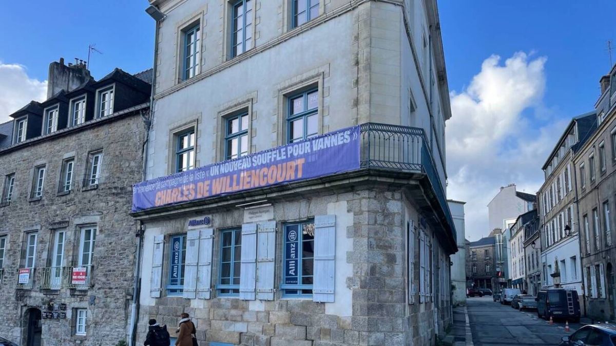 Charles de Williencourt sous le feu des critiques pour sa banderole à Vannes