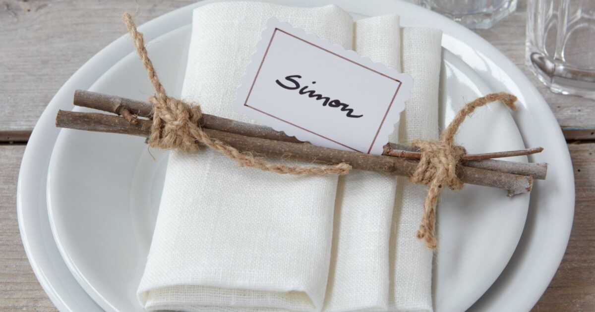 Pliage de serviette : les plis pochette