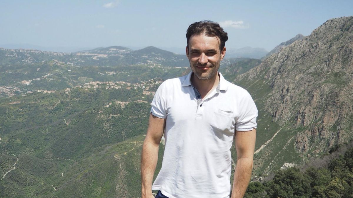 Mobilisation au Bataclan pour les sept mois de détention de Christophe Gleizes en Algérie