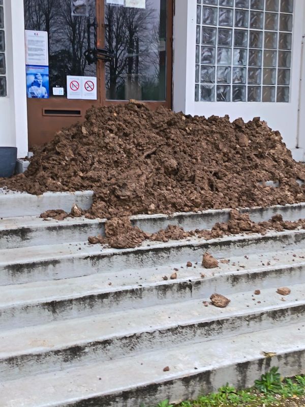 Vandalisme à Surgères : la crêperie en proie à un acharnement surprenant