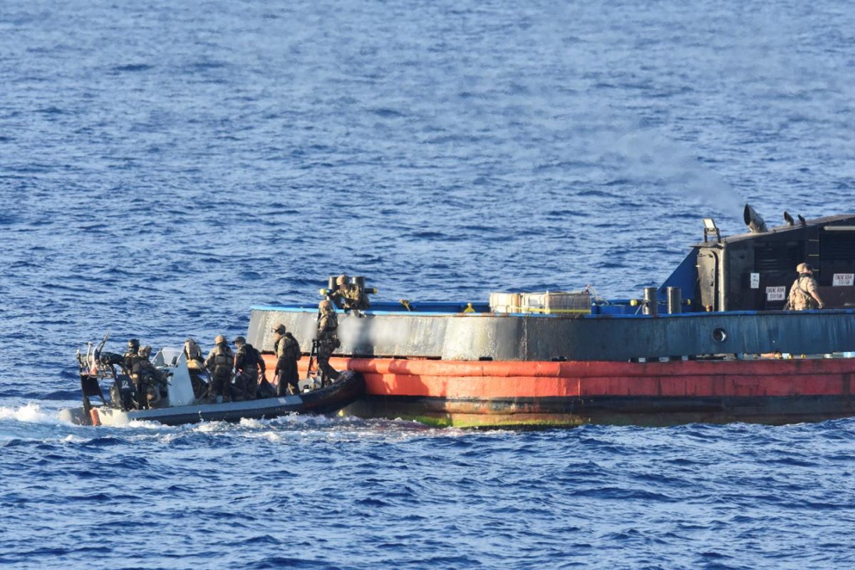 Saisie spectaculaire en Polynésie : la Marine nationale intercepte 2,4 tonnes de cocaïne