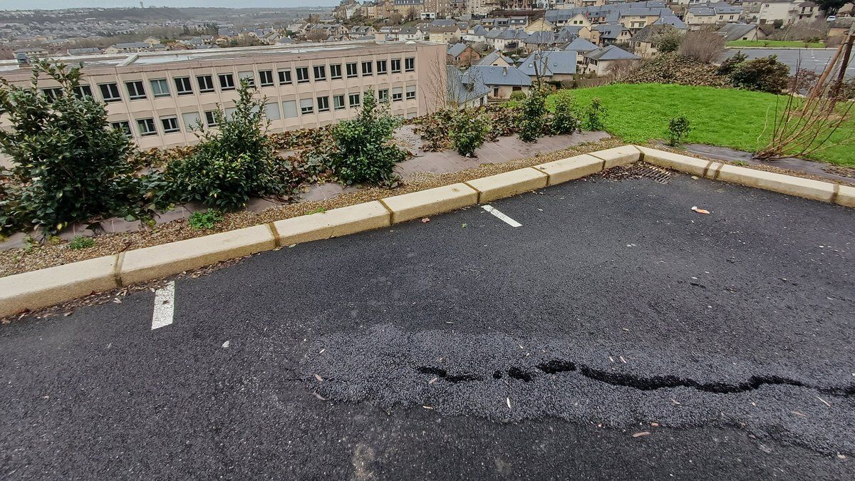 Rodez face à une situation critique : le centre des impôts suspend son activité