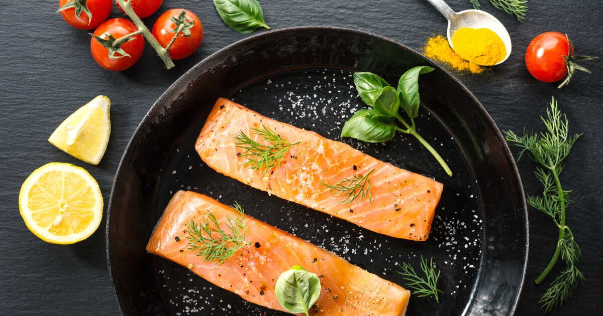 Le saumon à la poêle : astuces et recettes pour une cuisson parfaite