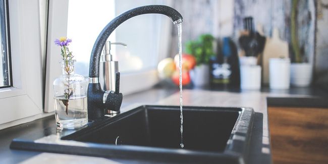 Comment sélectionner l'évier de cuisine idéal : matières et modèles à considérer