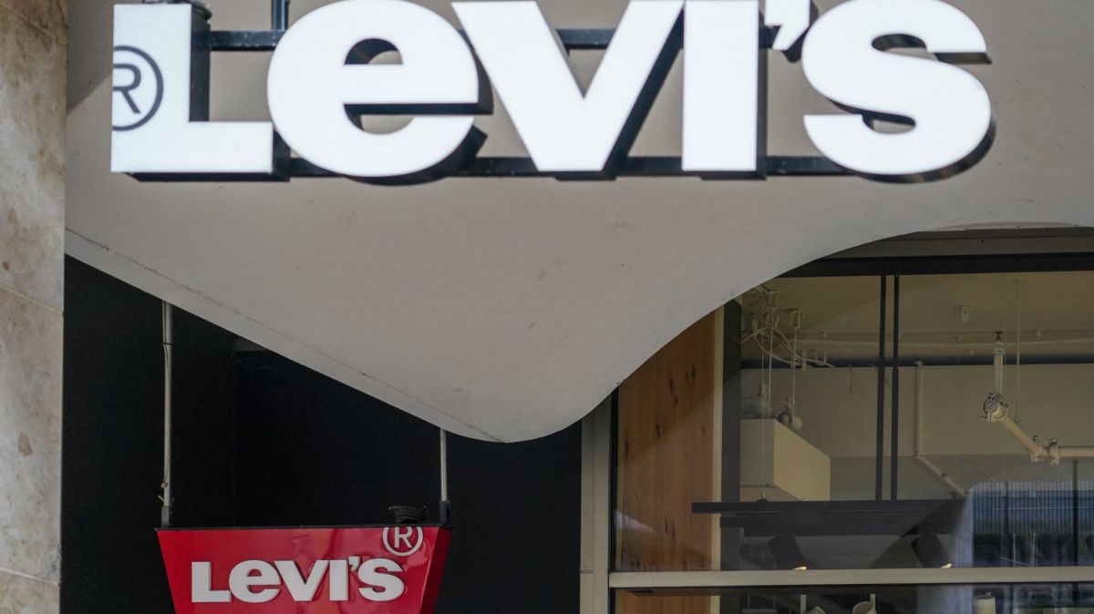 Levi's vise les 10 milliards avec une stratégie féminine audacieuse