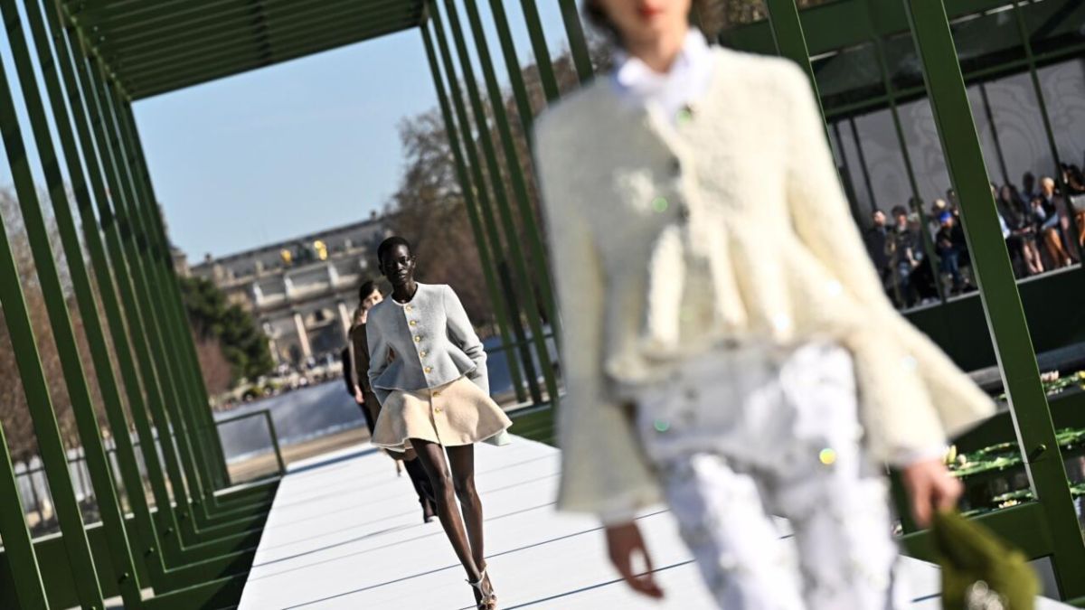 Chanel : le second défilé de Matthieu Blazy suscite l'enthousiasme à Paris