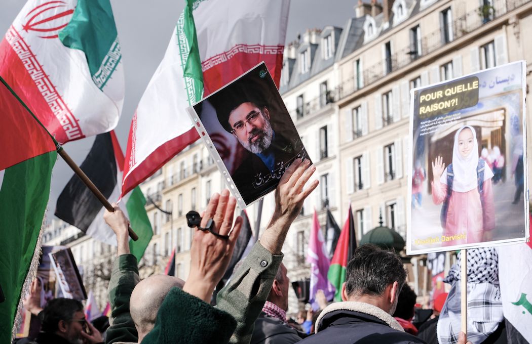 Une manifestation à Paris perturbée par des soutiens du régime iranien