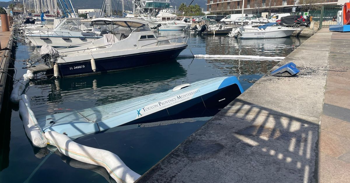 Un minibus du réseau Mistral se retrouve dans les eaux du port de La Seyne-sur-Mer