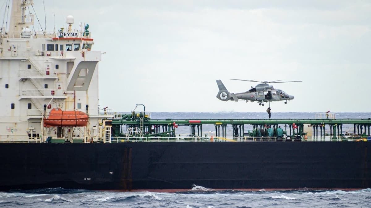 Intercepté en mer Méditerranée : un pétrolier russe sous le regard de la marine française